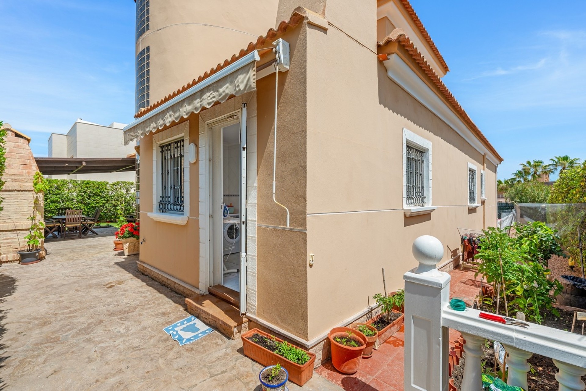 Sprzedaż - Willa wolnostojąca -
Torrevieja - La Mata