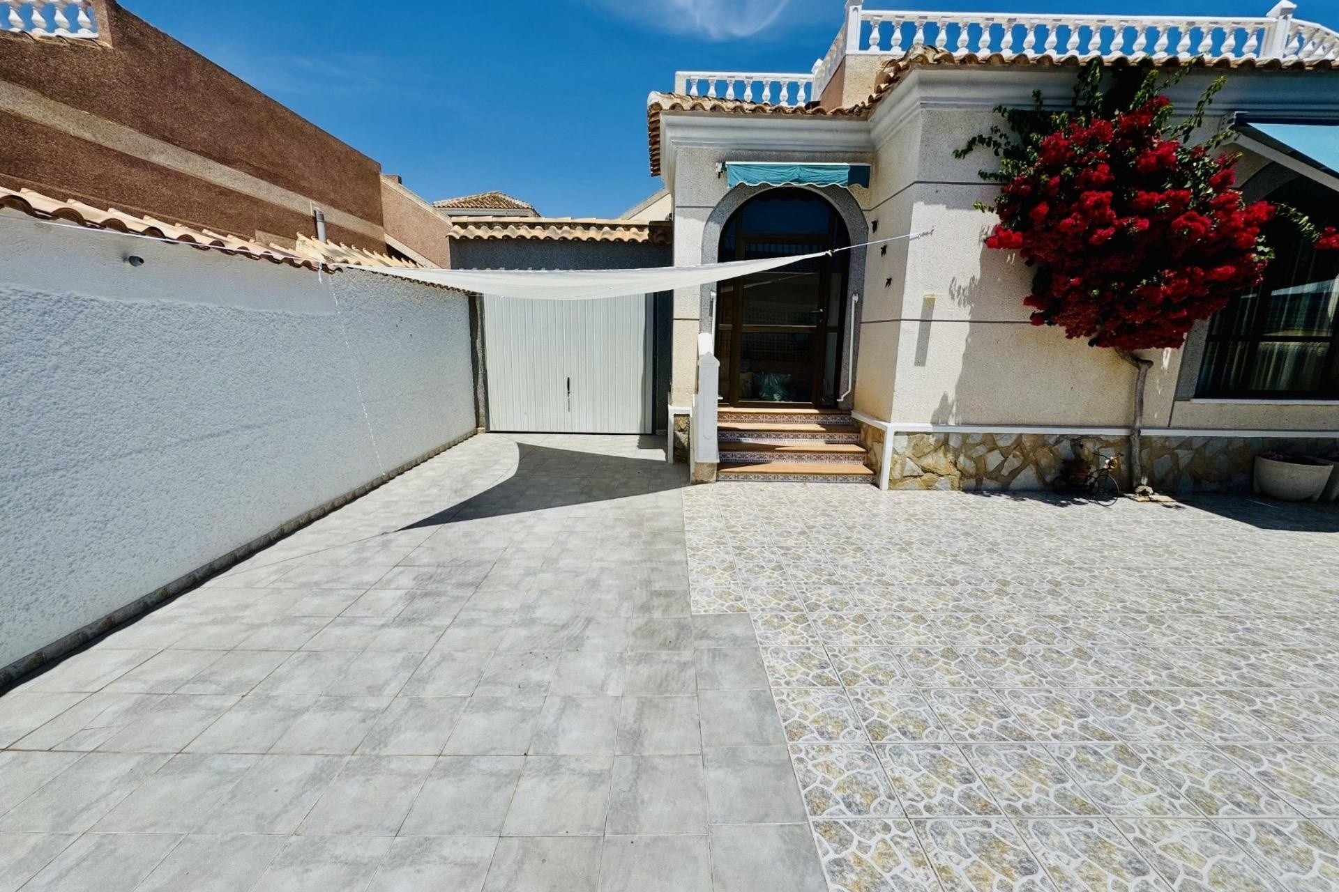 Sprzedaż - Willa wolnostojąca -
Torrevieja - La Siesta
