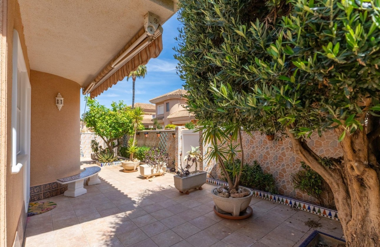 Sprzedaż - Willa wolnostojąca -
Torrevieja - Los Balcones