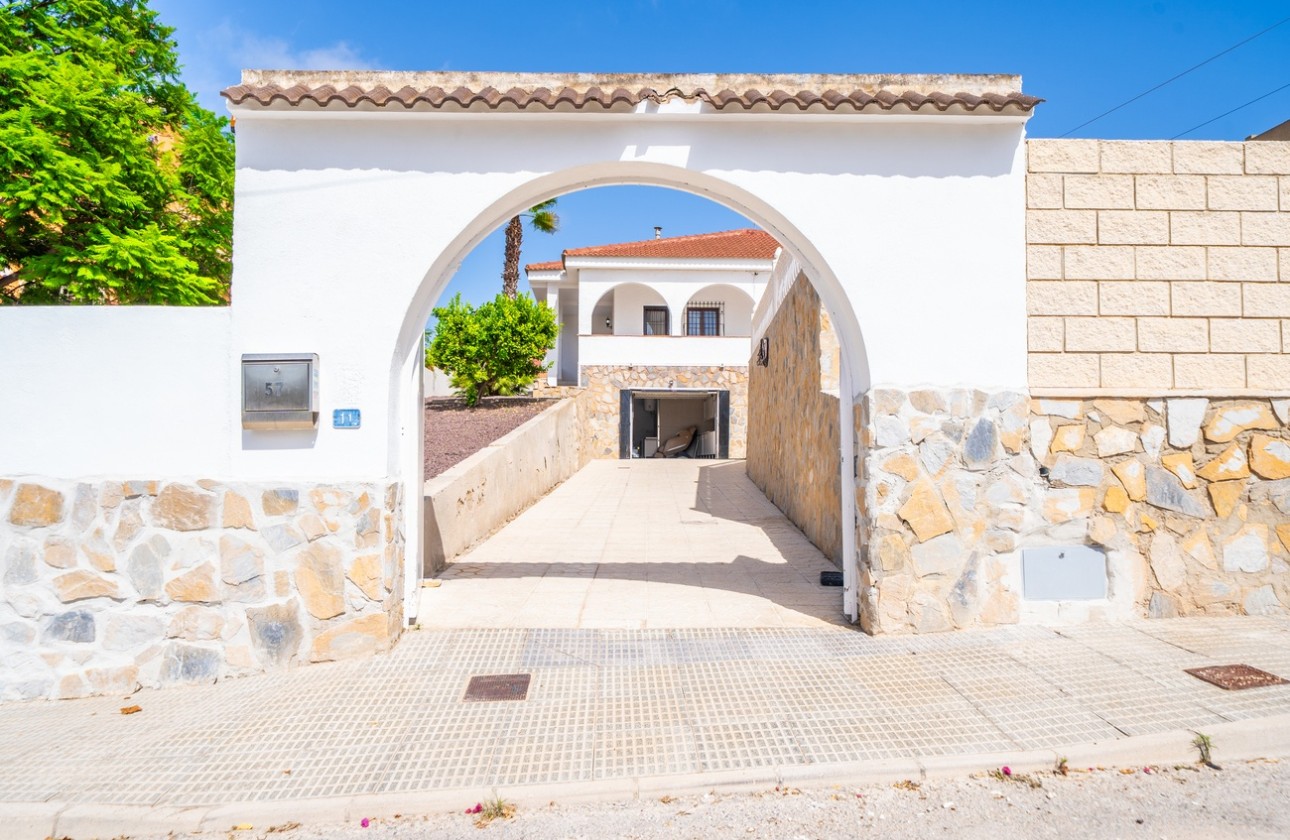 Sprzedaż - Willa wolnostojąca -
Torrevieja - Los Balcones