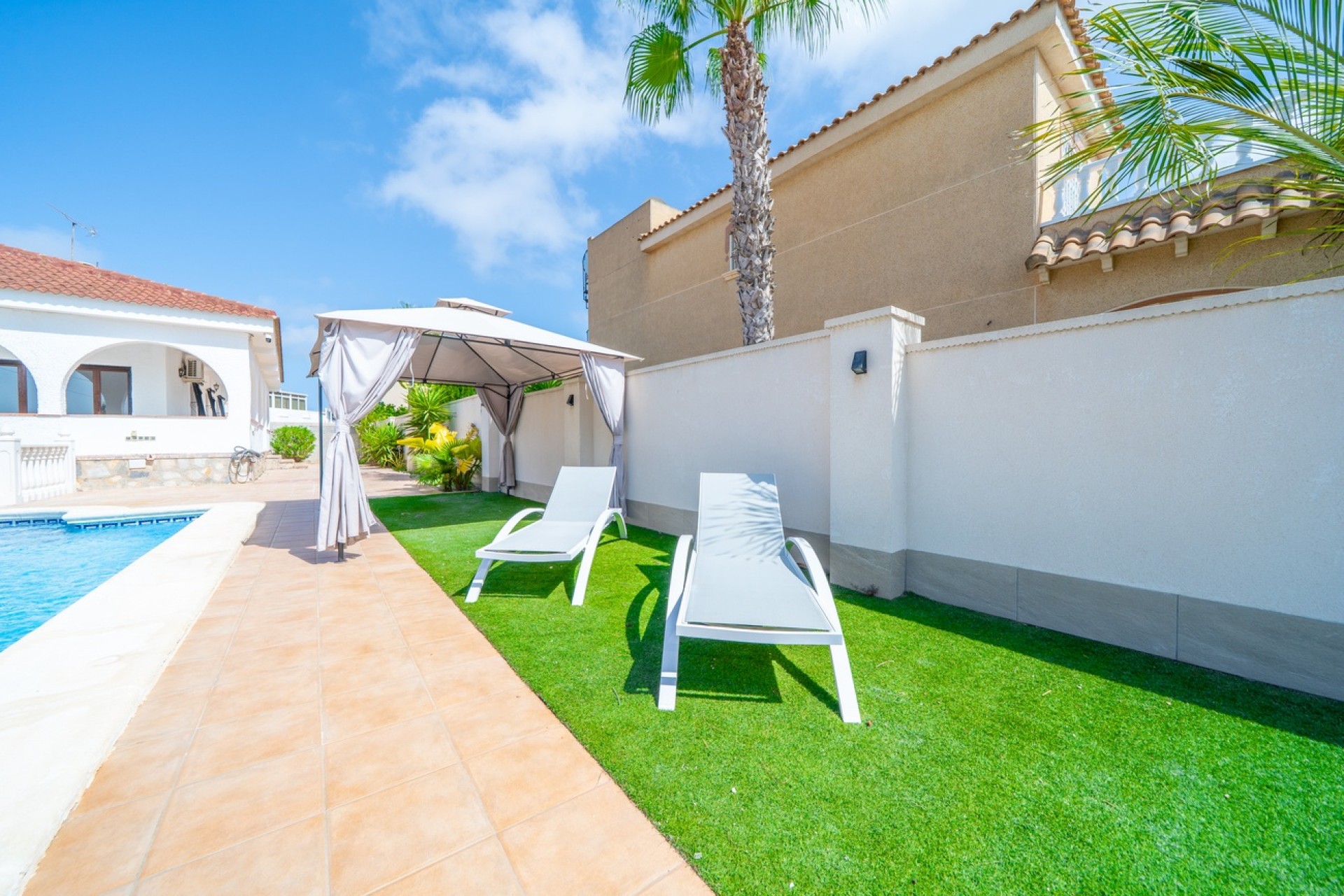 Sprzedaż - Willa wolnostojąca -
Torrevieja - Los Balcones