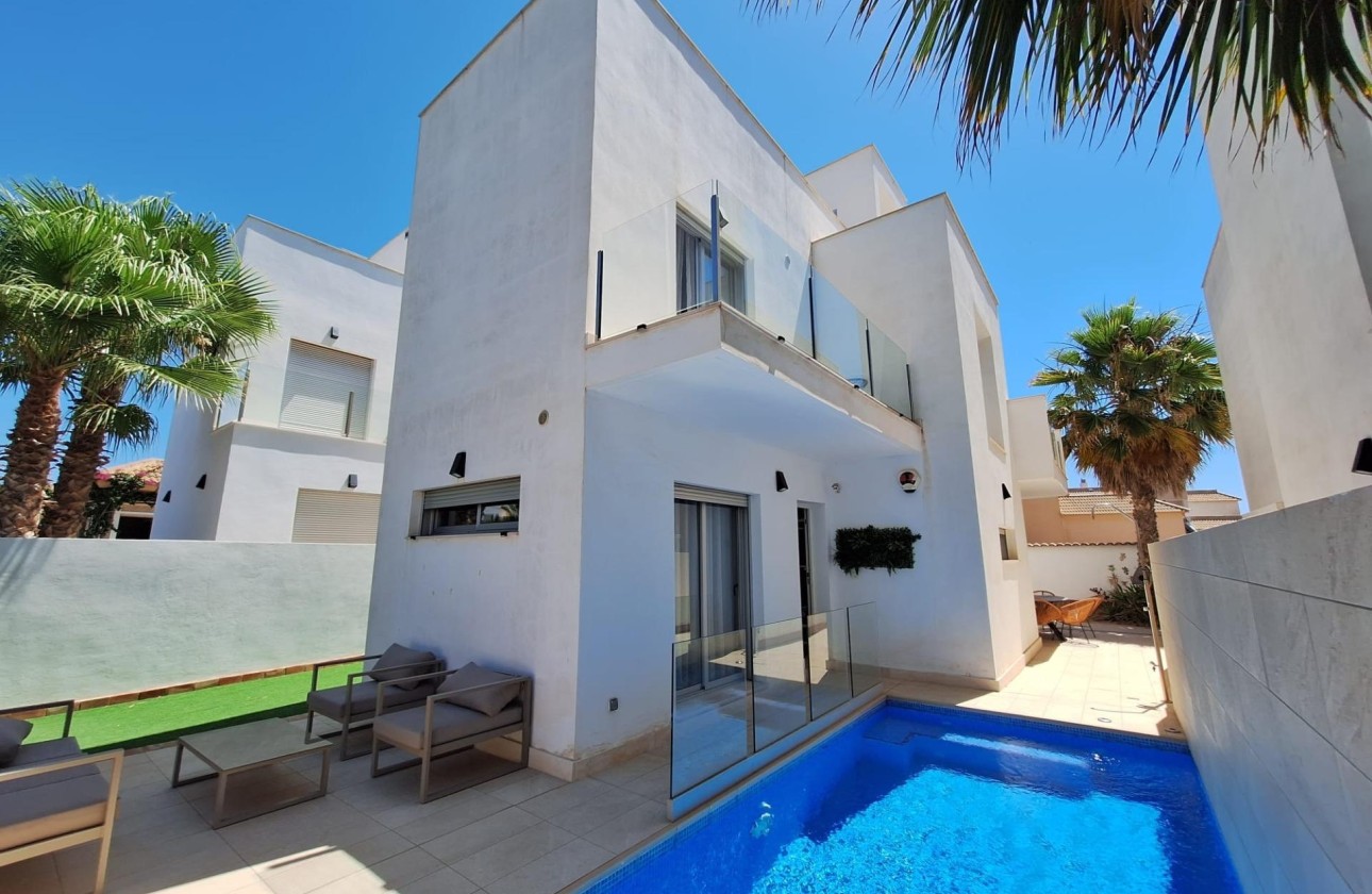 Sprzedaż - Willa wolnostojąca -
Torrevieja - Los Frutales