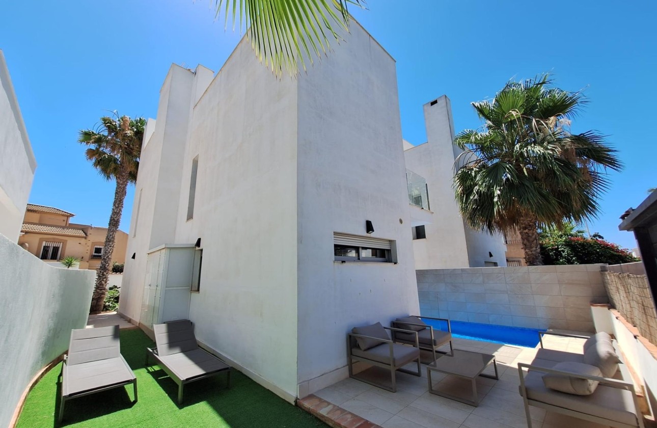Sprzedaż - Willa wolnostojąca -
Torrevieja - Los Frutales