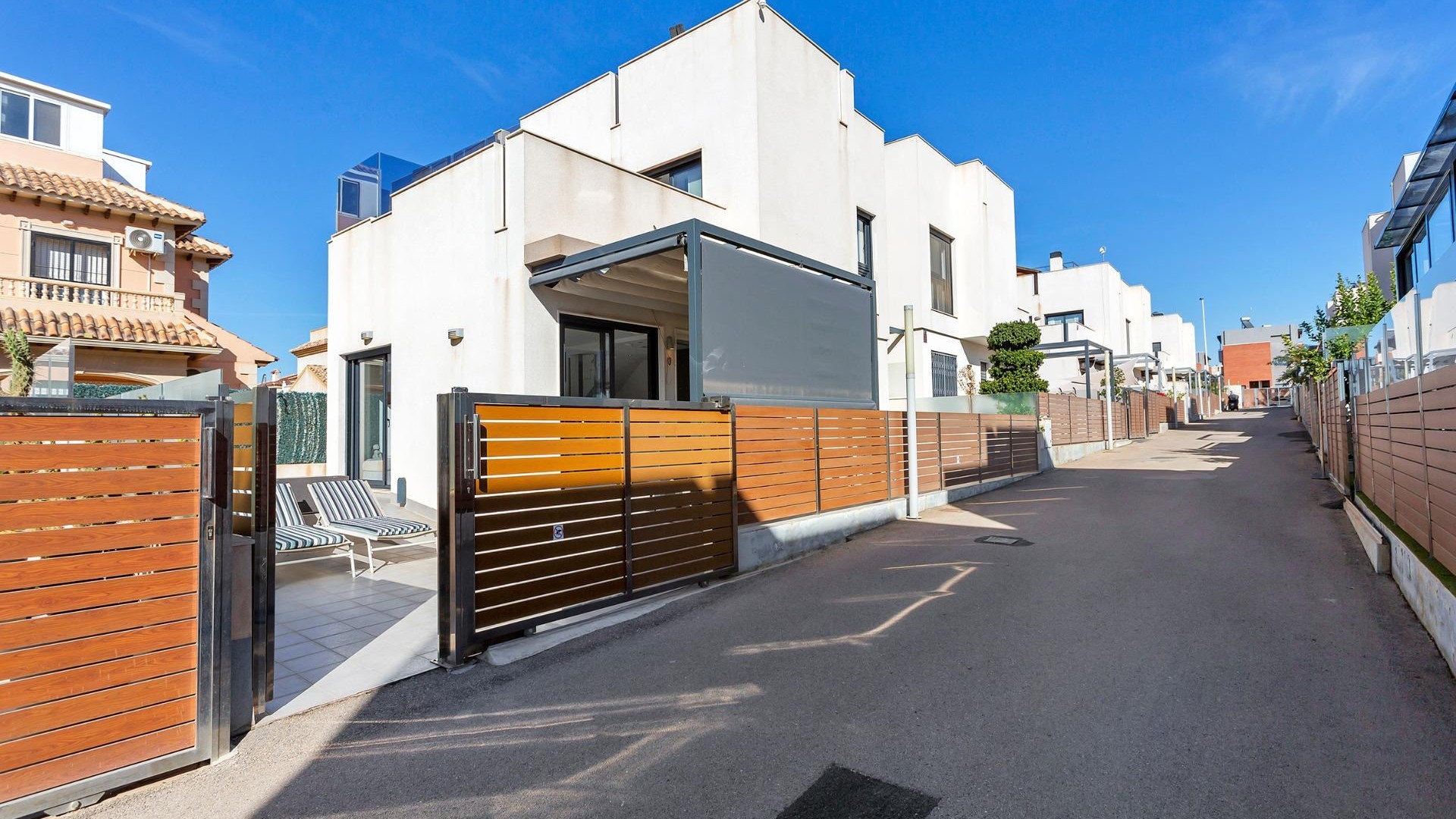 Sprzedaż - Willa wolnostojąca -
Torrevieja - Sector 25