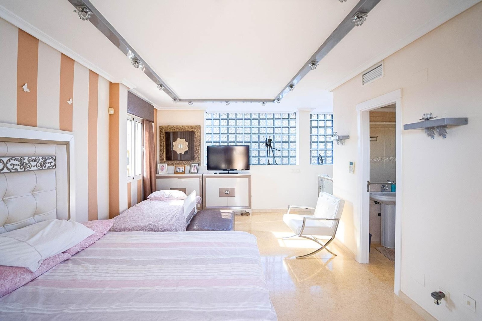 Sprzedaż - Willa wolnostojąca -
Torrevieja - Torre la mata
