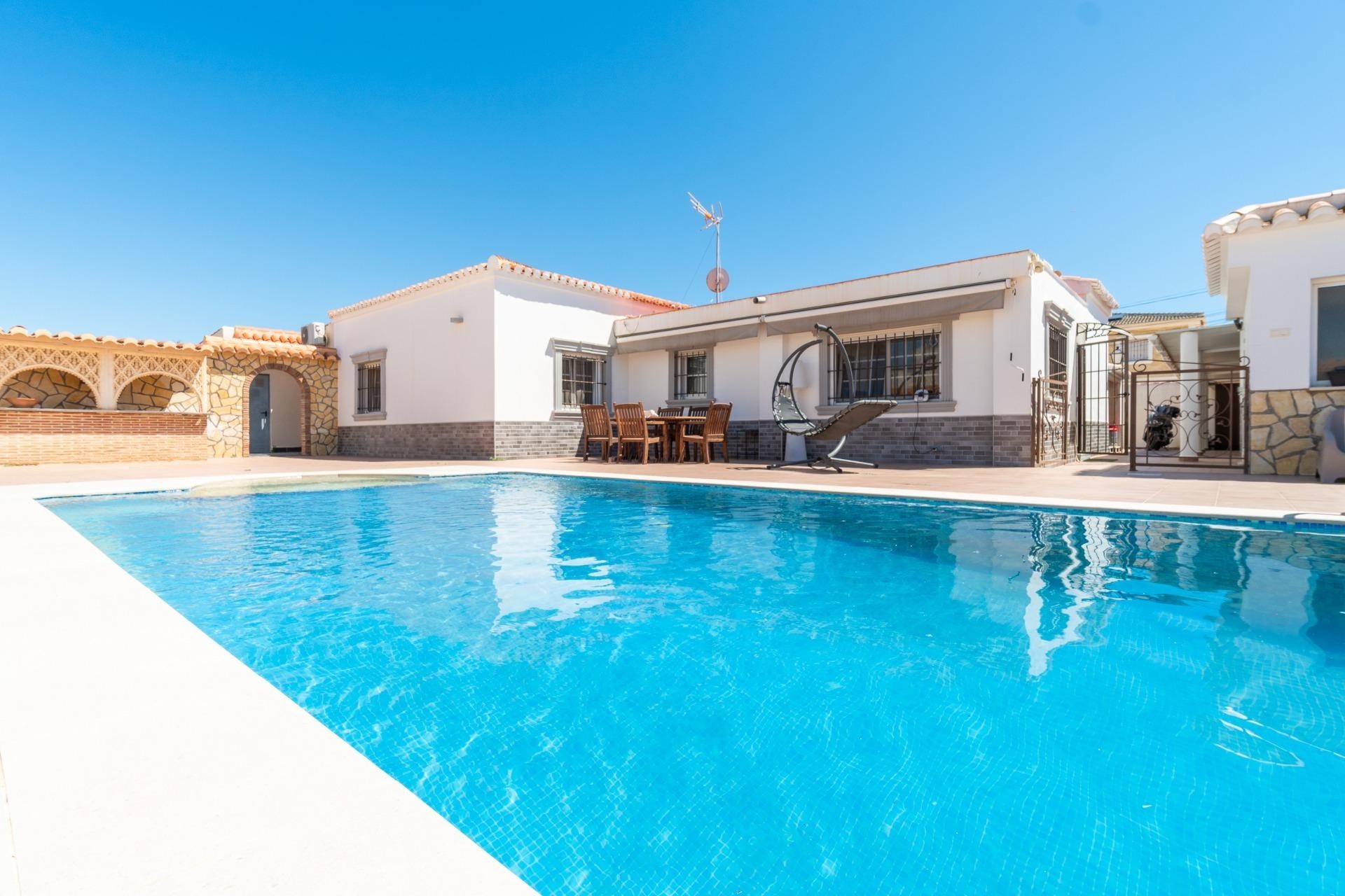 Sprzedaż - Willa wolnostojąca -
Torrevieja - Torreta florida