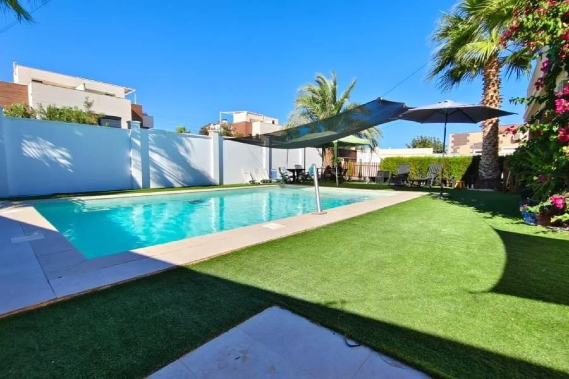 Sprzedaż - Willa wolnostojąca -
Torrevieja - Torreta florida
