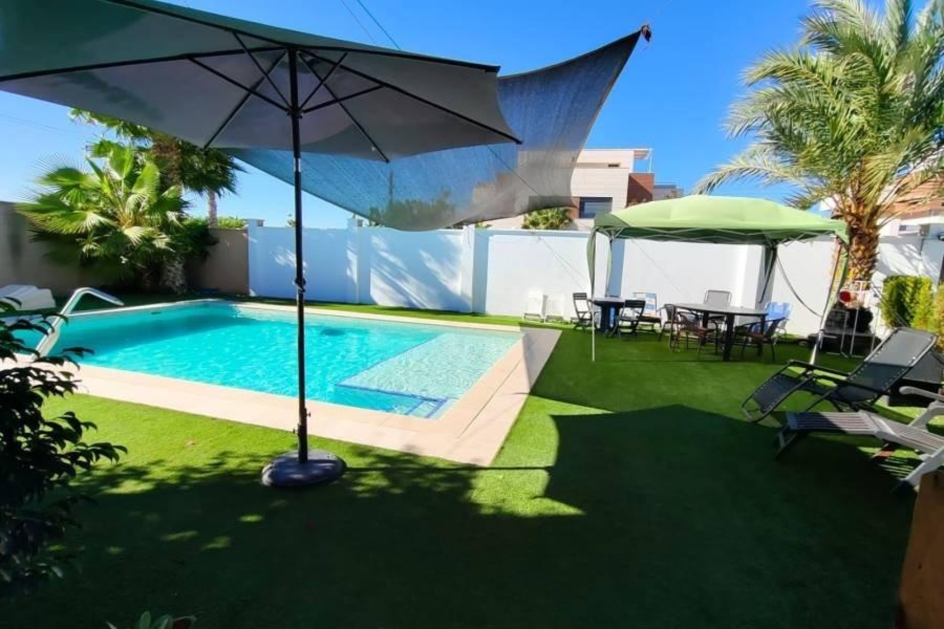 Sprzedaż - Willa wolnostojąca -
Torrevieja - Torreta florida