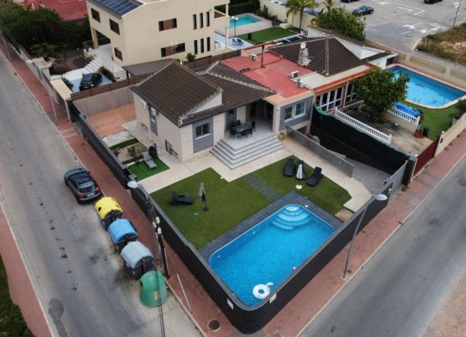 Sprzedaż - Willa wolnostojąca -
Torrevieja