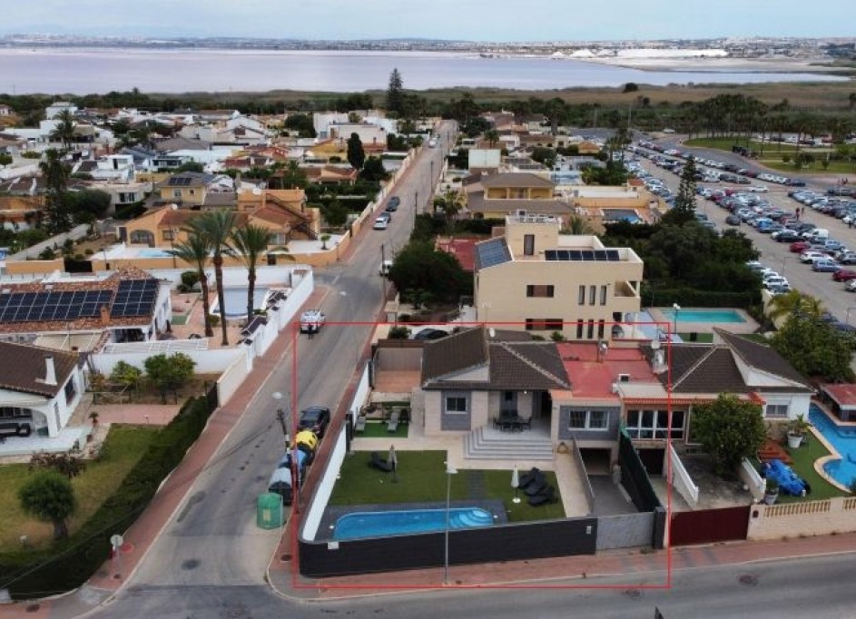 Sprzedaż - Willa wolnostojąca -
Torrevieja