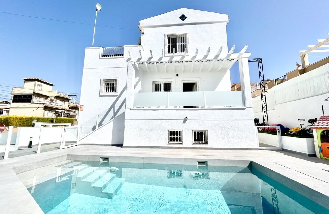 Sprzedaż - Willa wolnostojąca -
Villamartín - Costa Blanca