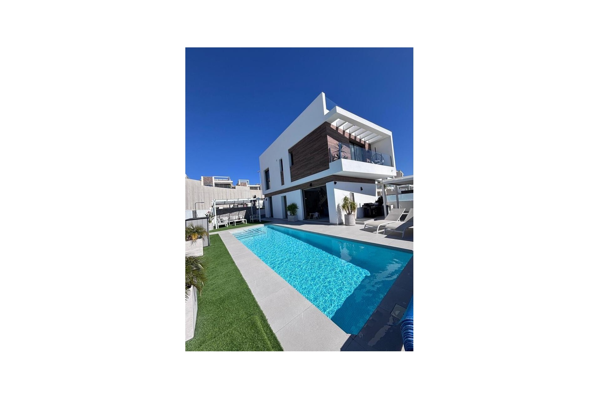 Sprzedaż - Willa wolnostojąca -
Villamartín - Costa Blanca