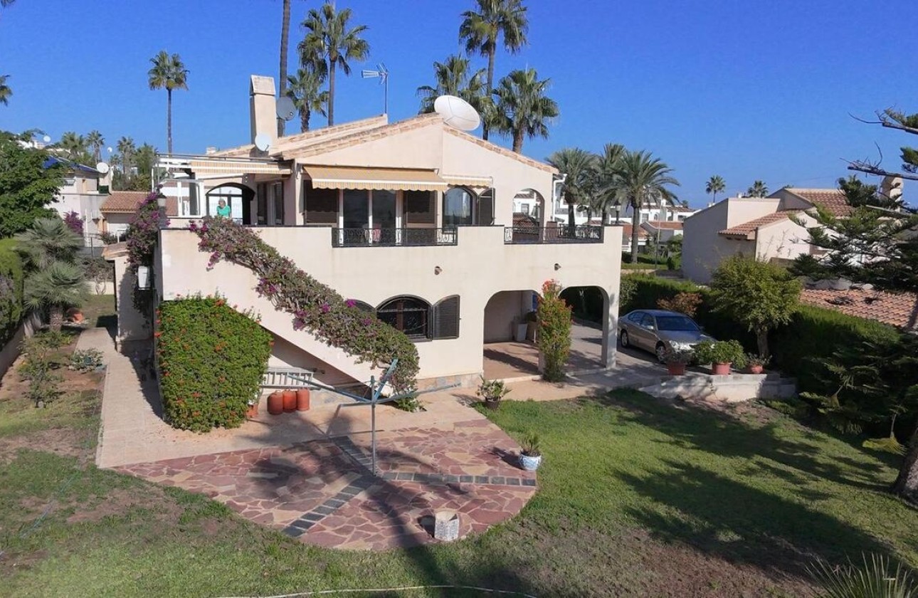 Sprzedaż - Willa wolnostojąca -
Villamartín - Costa Blanca