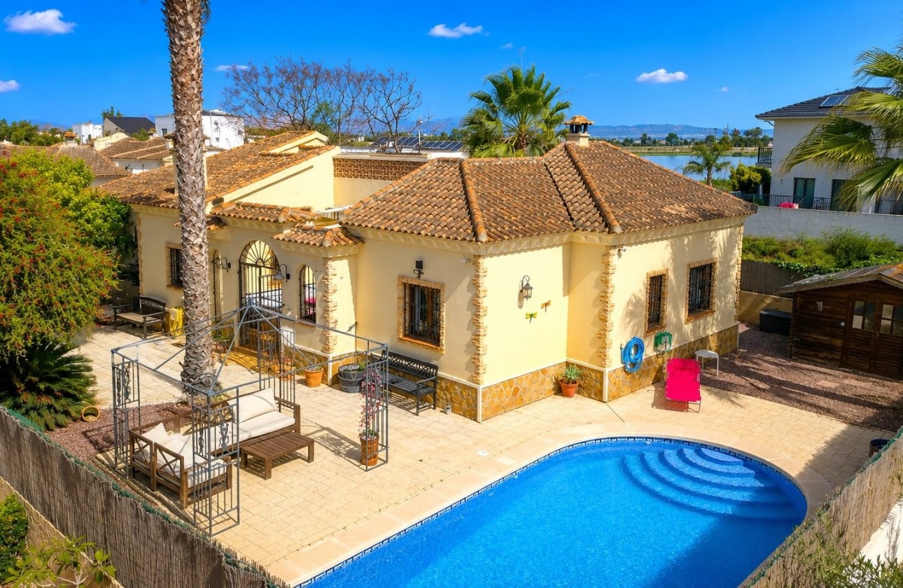 Sprzedaż - Wolnostojąca willa -
Formentera del Segura - Fincas de La Vega