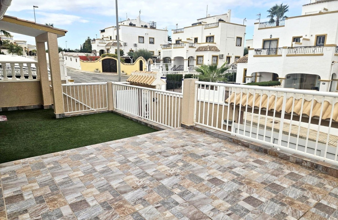 Sprzedaż - Wolnostojąca willa -
Orihuela Costa - Dream Hills