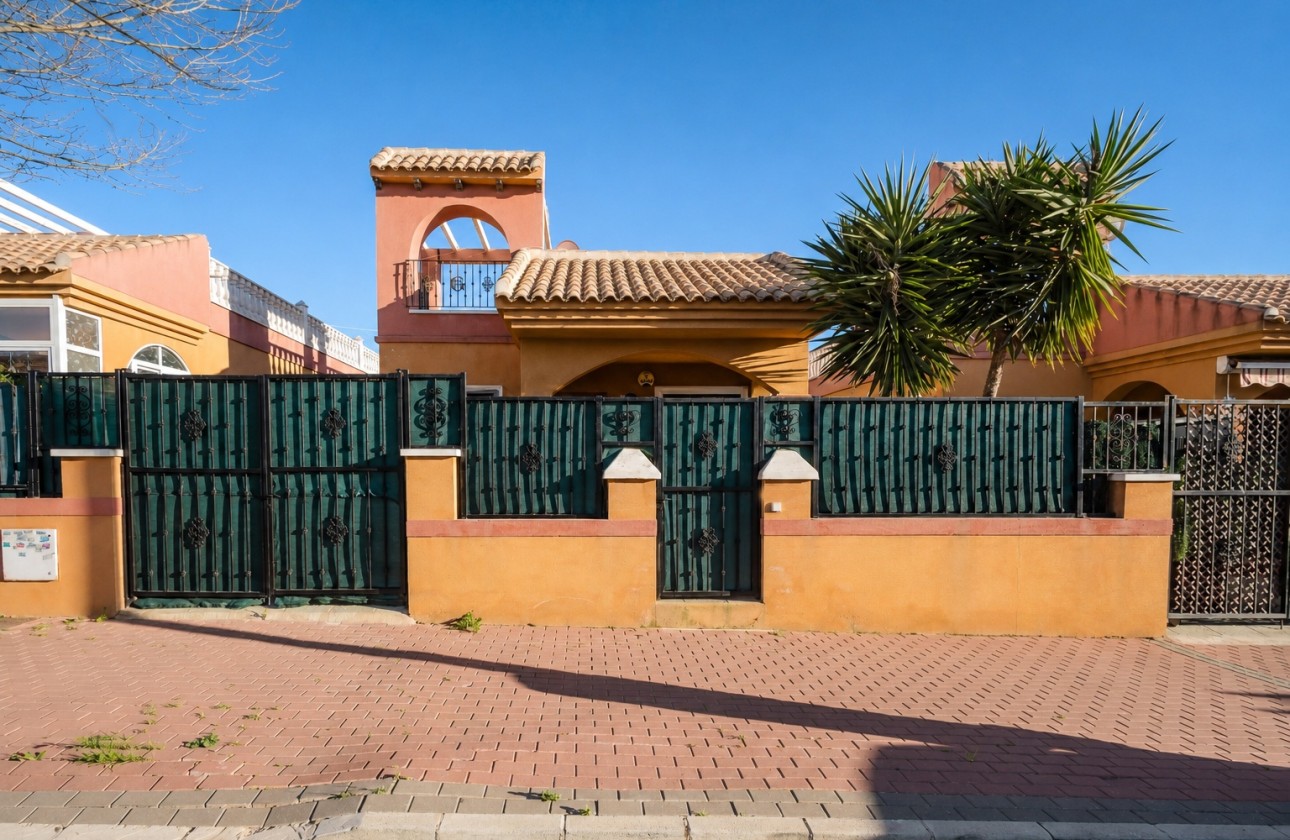 Sprzedaż - Wolnostojąca willa -
Torrevieja - Aguas Nuevas
