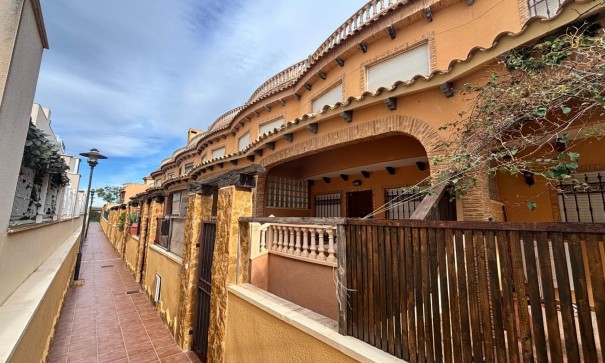 Town house - Sale - Guardamar del Segura - Urbanizaciones