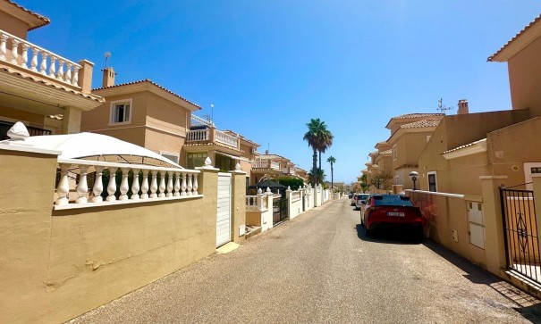 Town house - Sale - Orihuela - Urbanización Perla del Mar