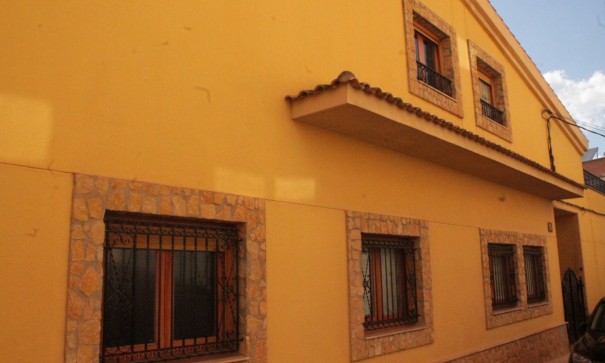 Town house - Sale - Pinoso - Pinoso Alicante