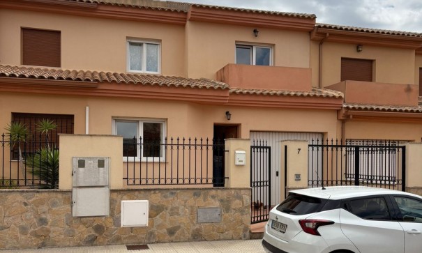 Town house - Sale - Pinoso - Pinoso