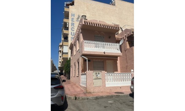 Town house - Sale - Torrevieja - Centro
