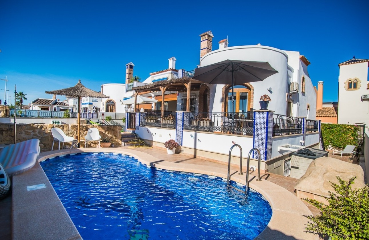 Venta - Adosado -
Algorfa