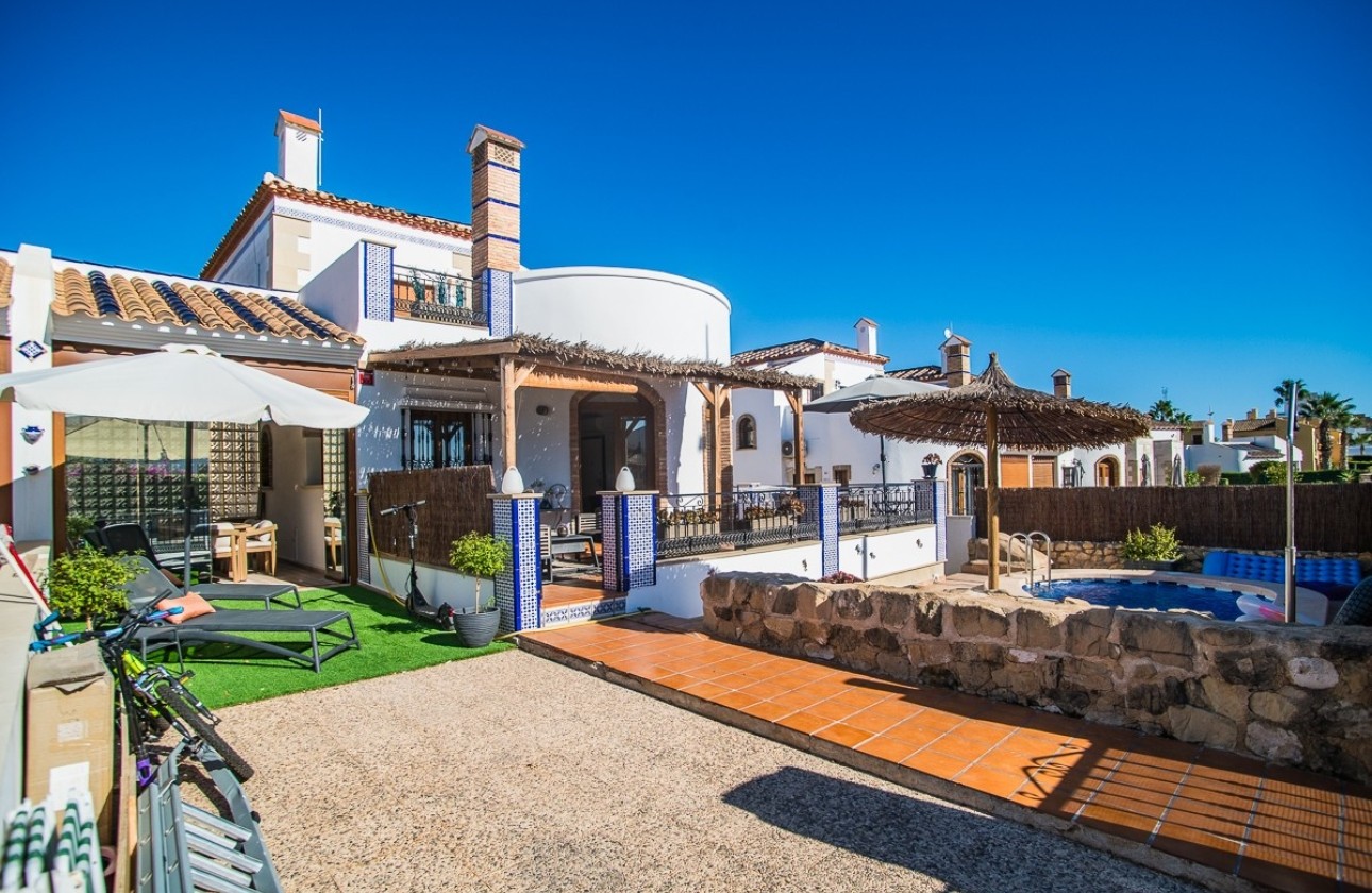 Venta - Adosado -
Algorfa