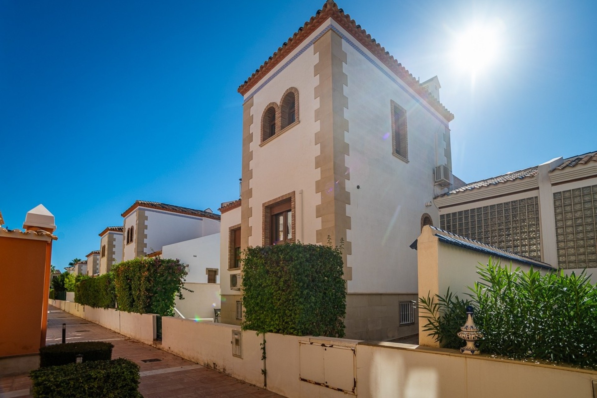 Venta - Adosado -
Algorfa