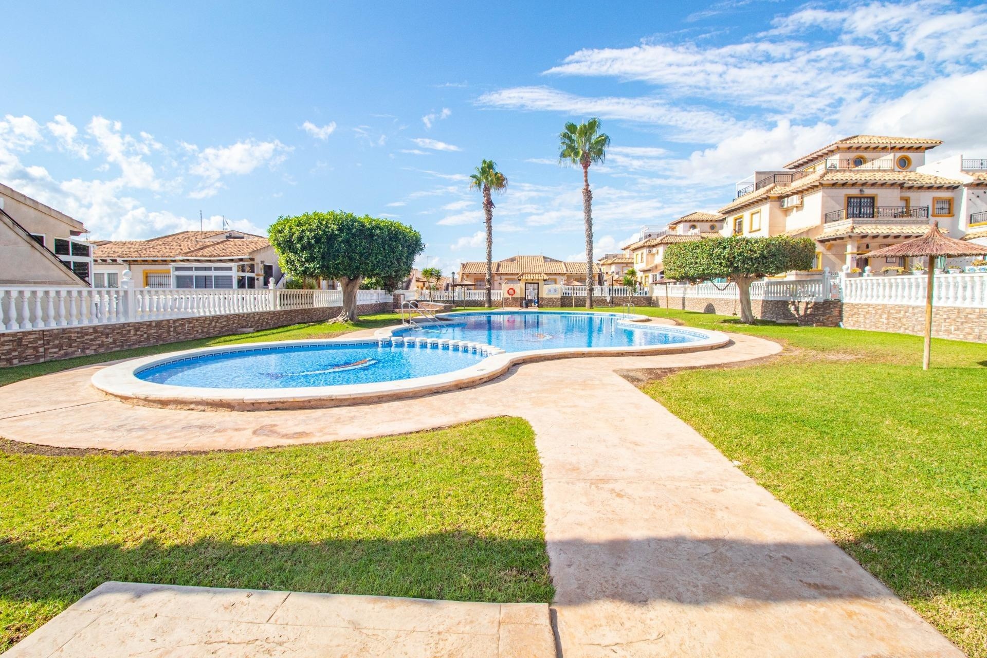 Venta - Adosado -
Orihuela Costa - La Zenia