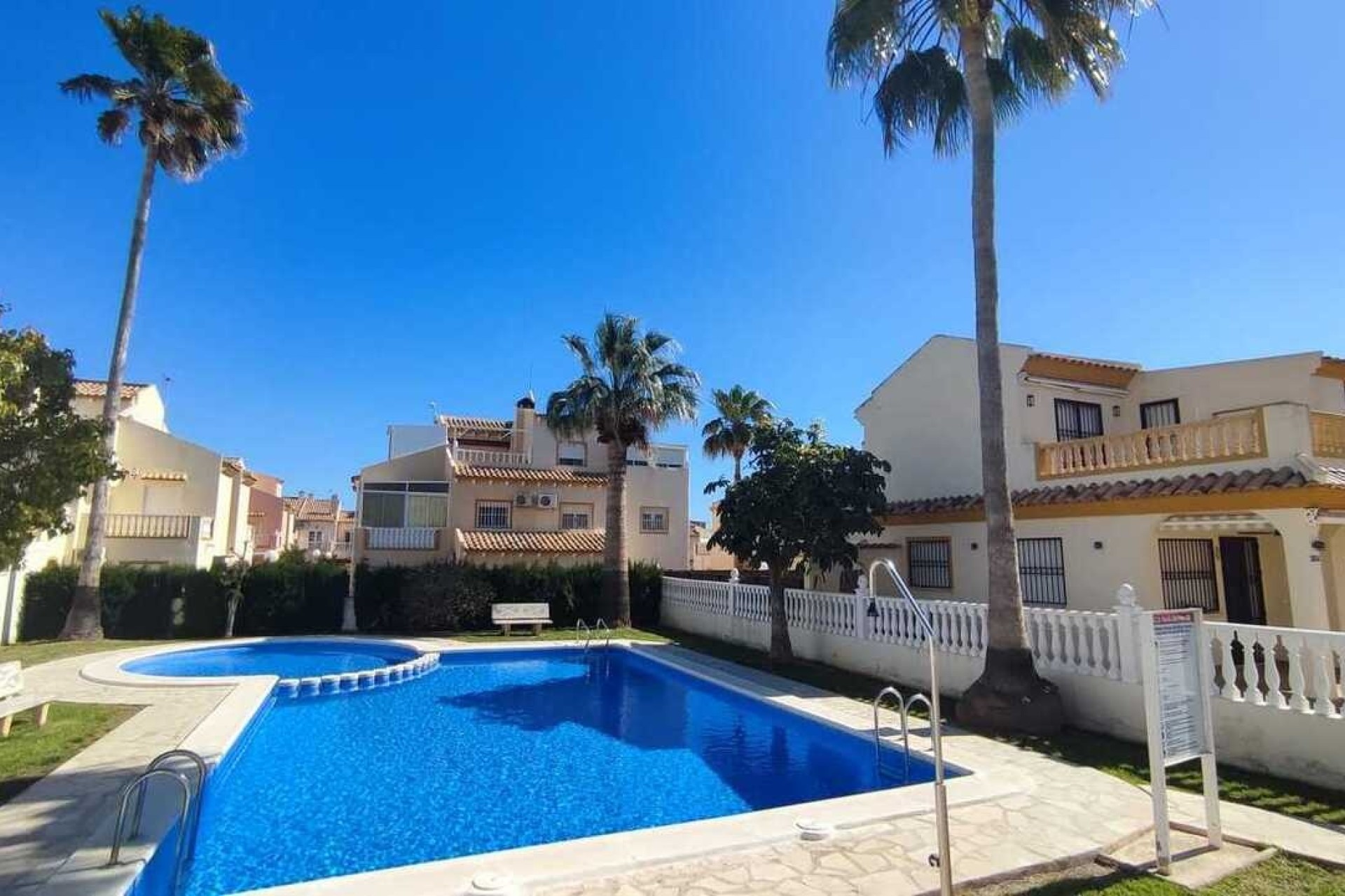 Venta - Adosado -
Playa Flamenca