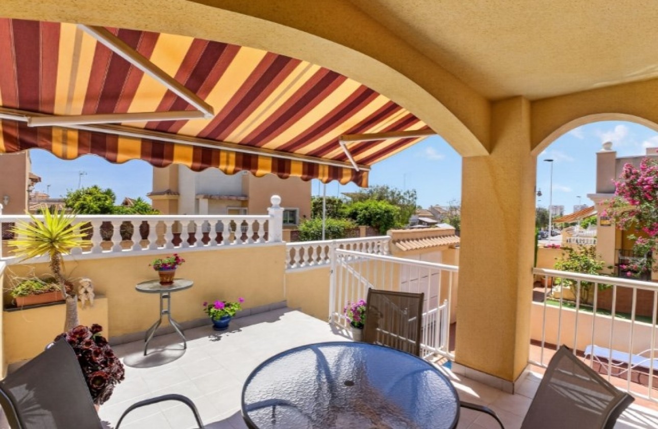 Venta - Adosado -
Torrevieja