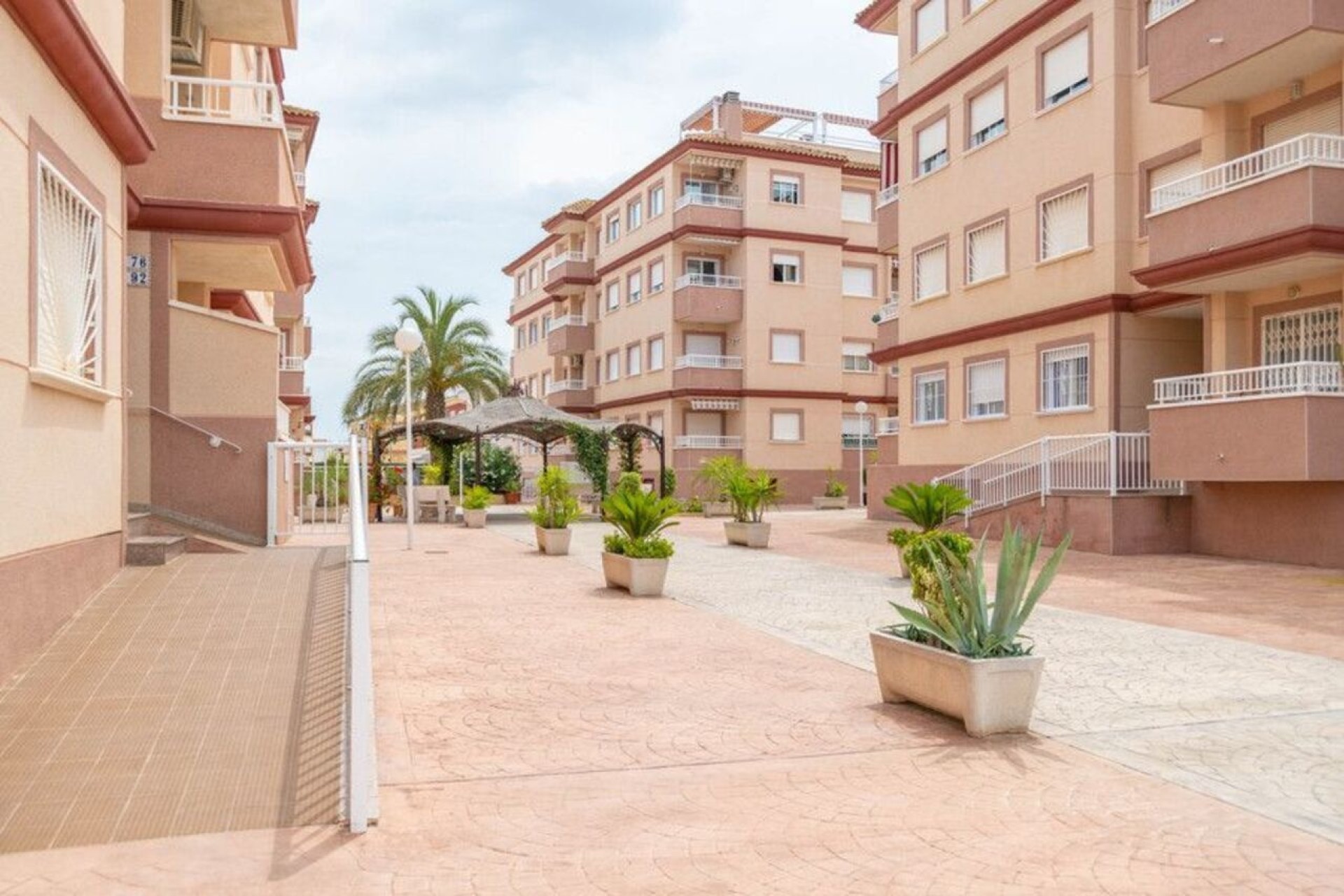 Venta - Apartamento / Piso -
Algorfa