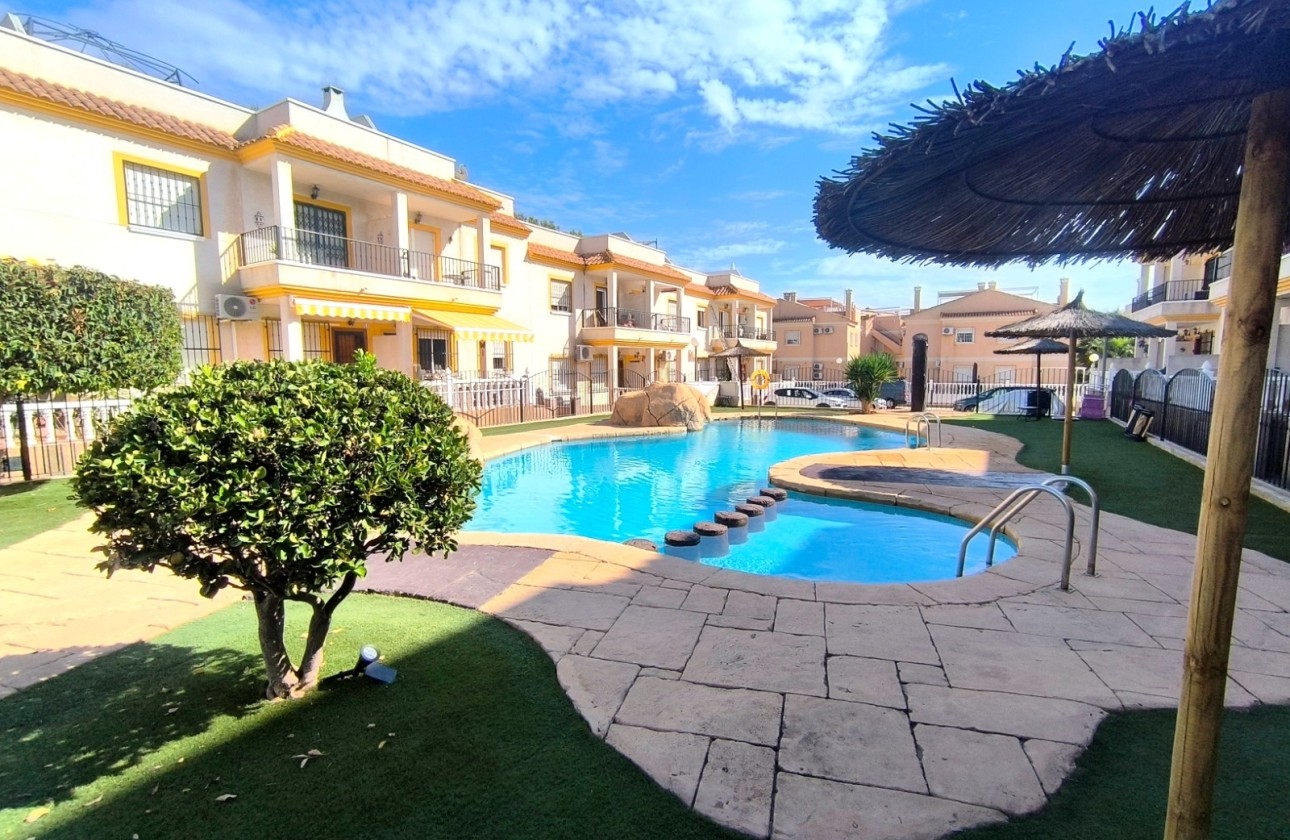 Venta - Apartamento / Piso -
Algorfa