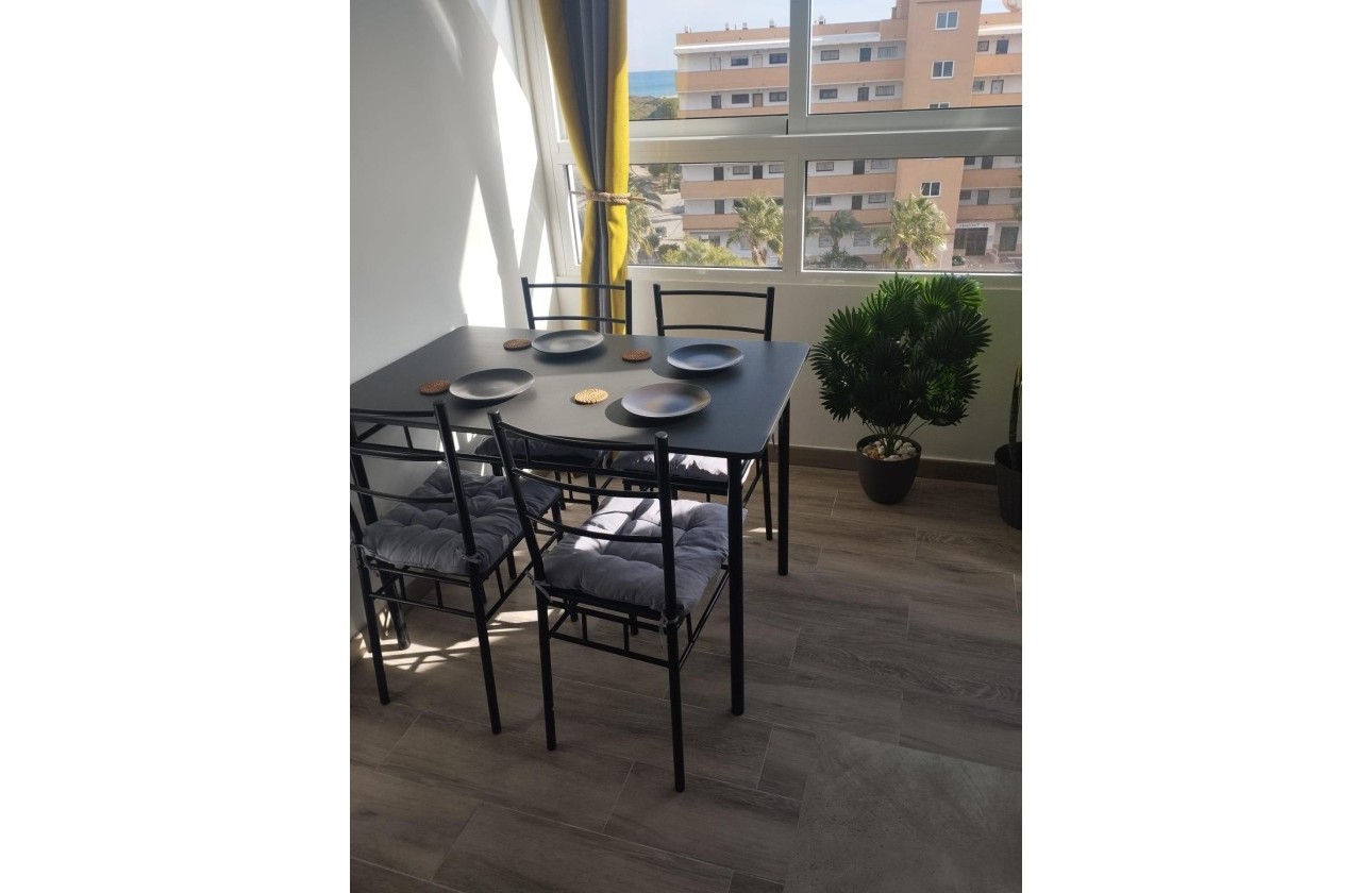 Venta - Apartamento / Piso -
Guardamar del Segura - Pinomar