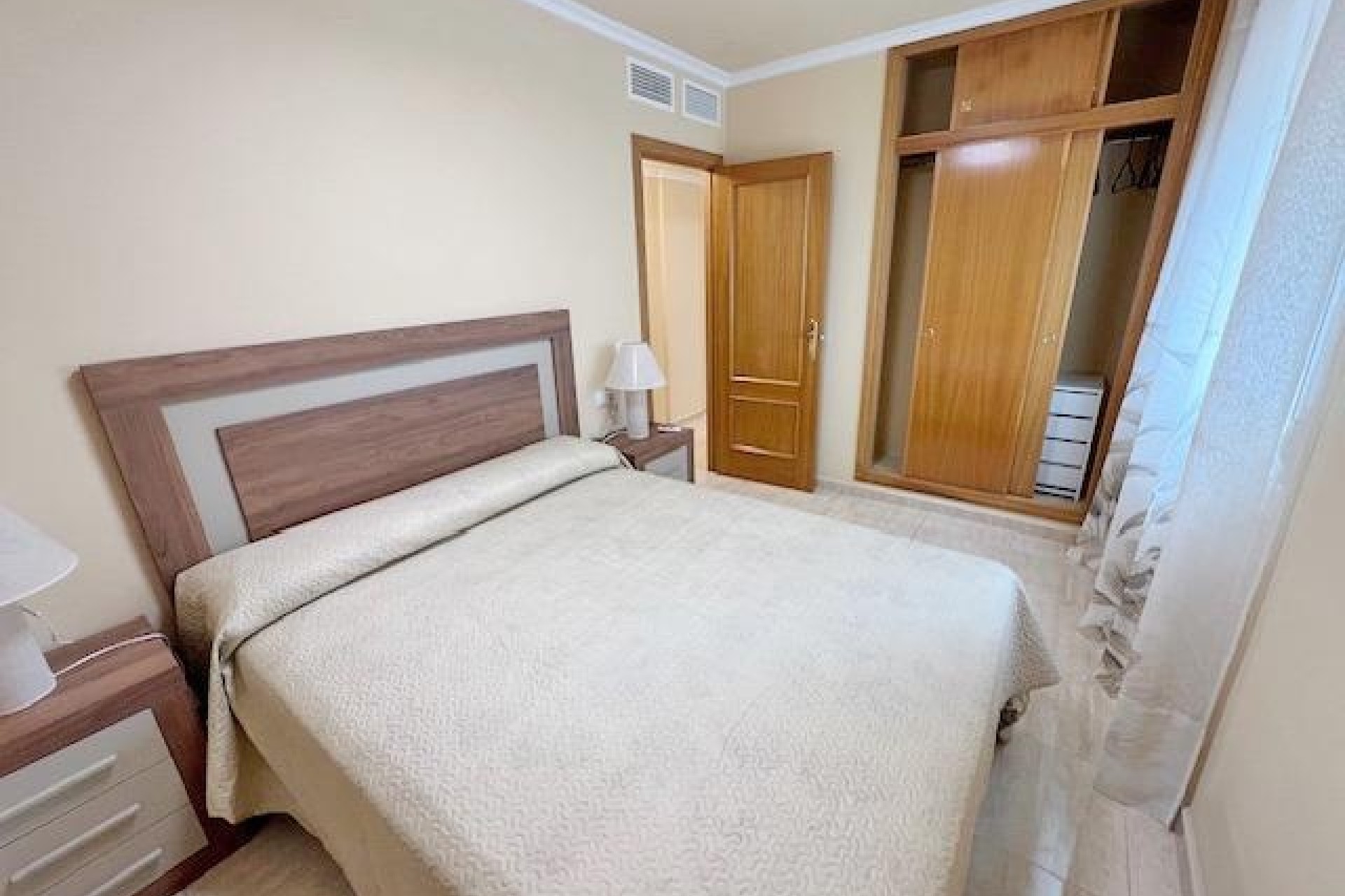 Venta - Apartamento / Piso -
Guardamar del Segura - puerto deportivo