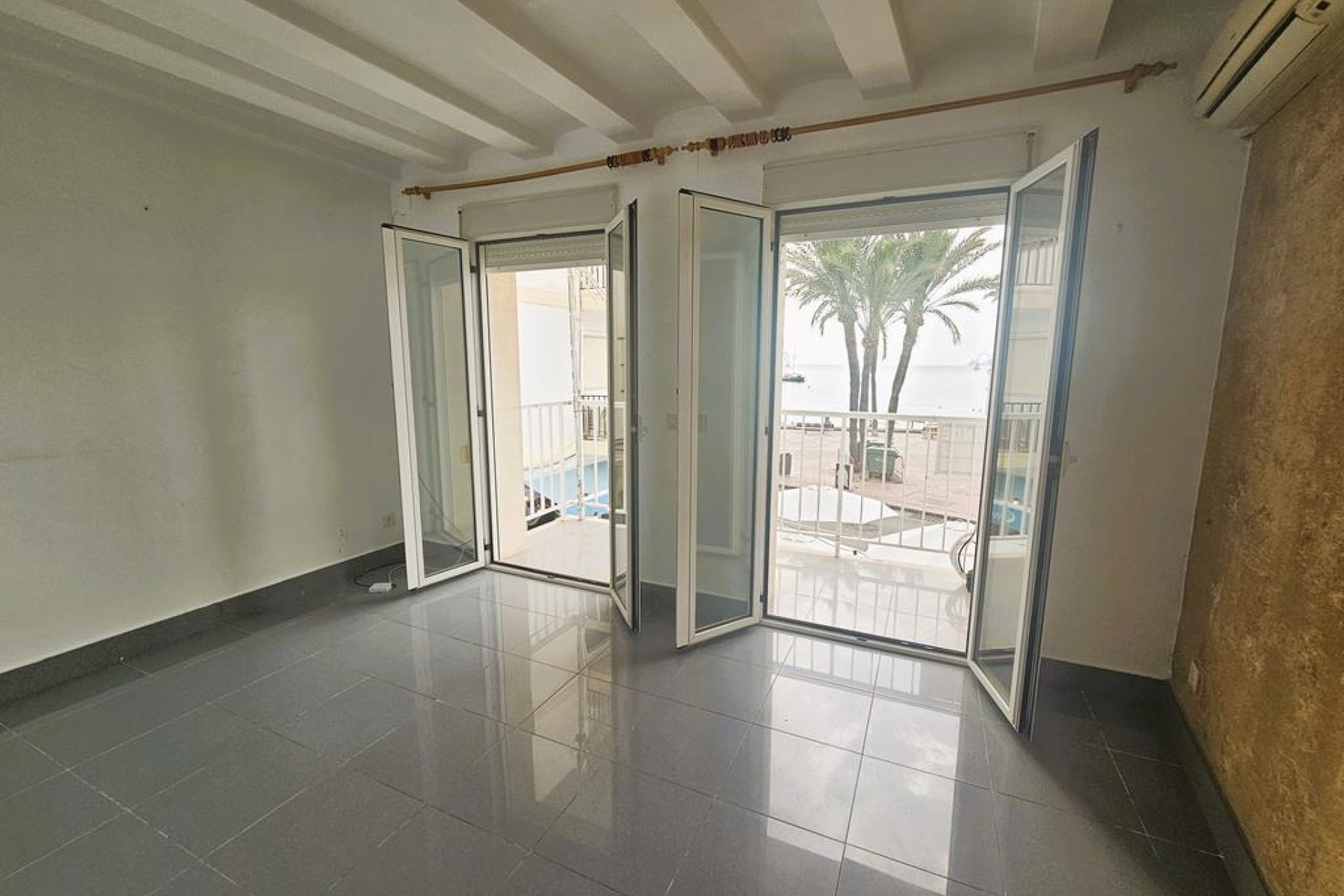 Venta - Apartamento / Piso -
Jávea
