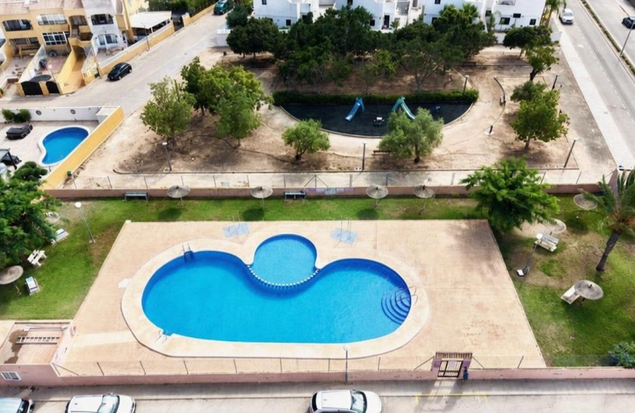 Venta - Apartamento / Piso -
Los Montesinos - La Herrada