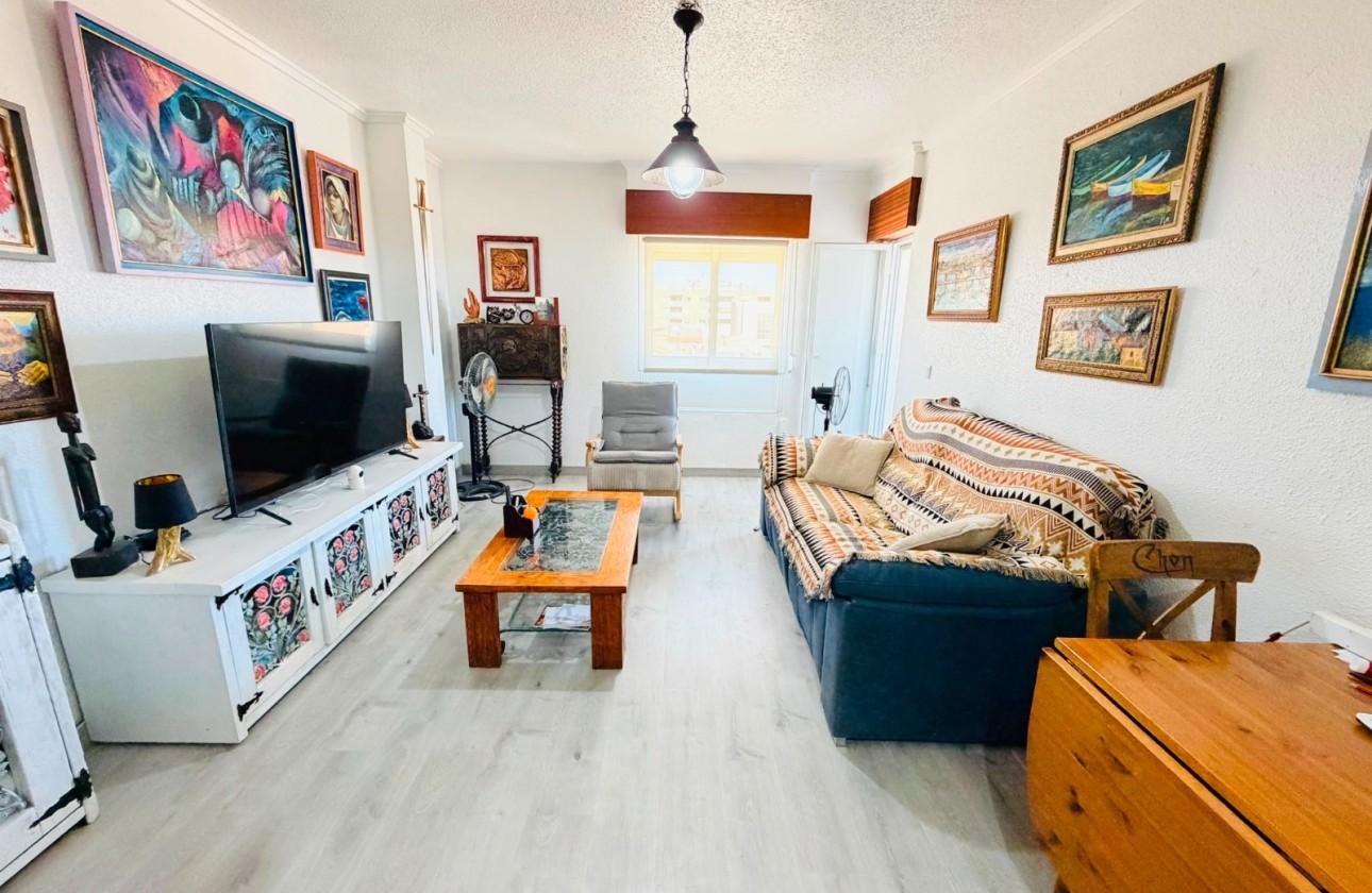 Venta - Apartamento / Piso -
Los Montesinos