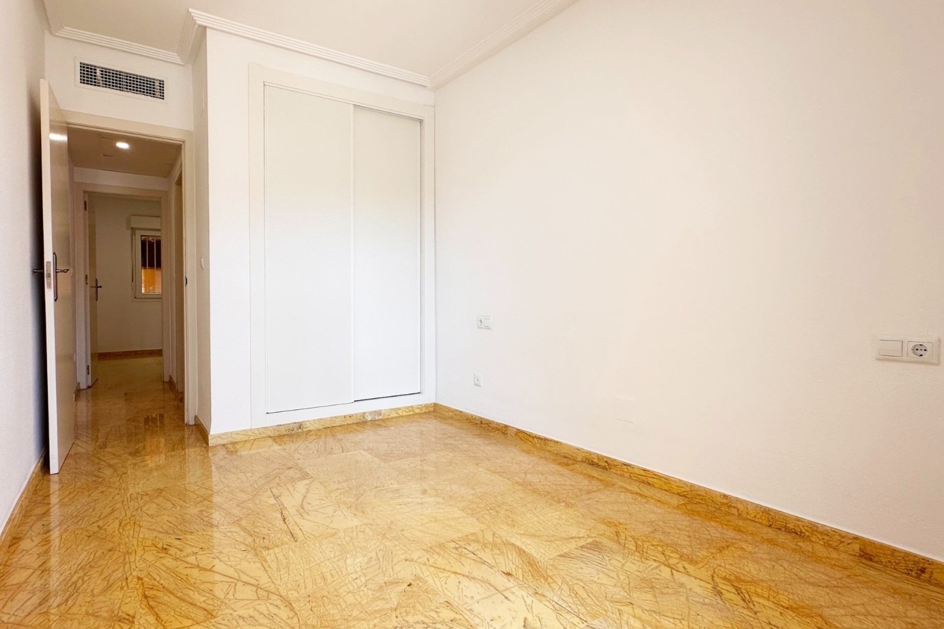 Venta - Apartamento / Piso -
Orihuela Costa - Agua Marina