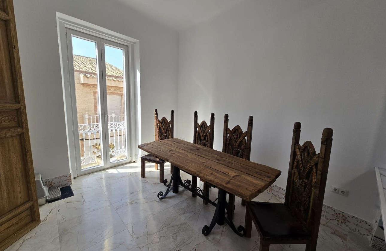 Venta - Apartamento / Piso -
Pinoso