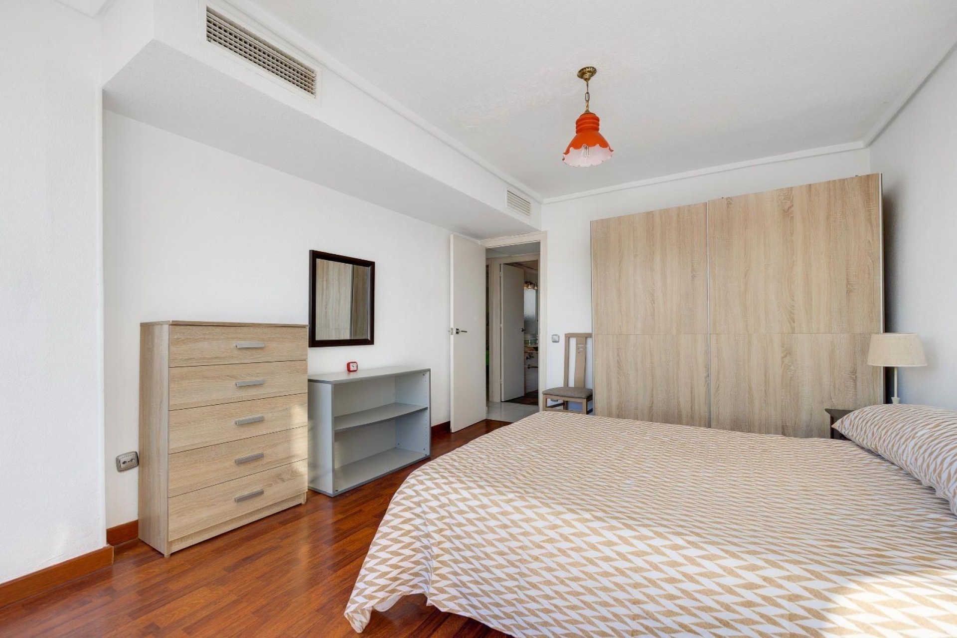 Venta - Apartamento / Piso -
Torrevieja - Center