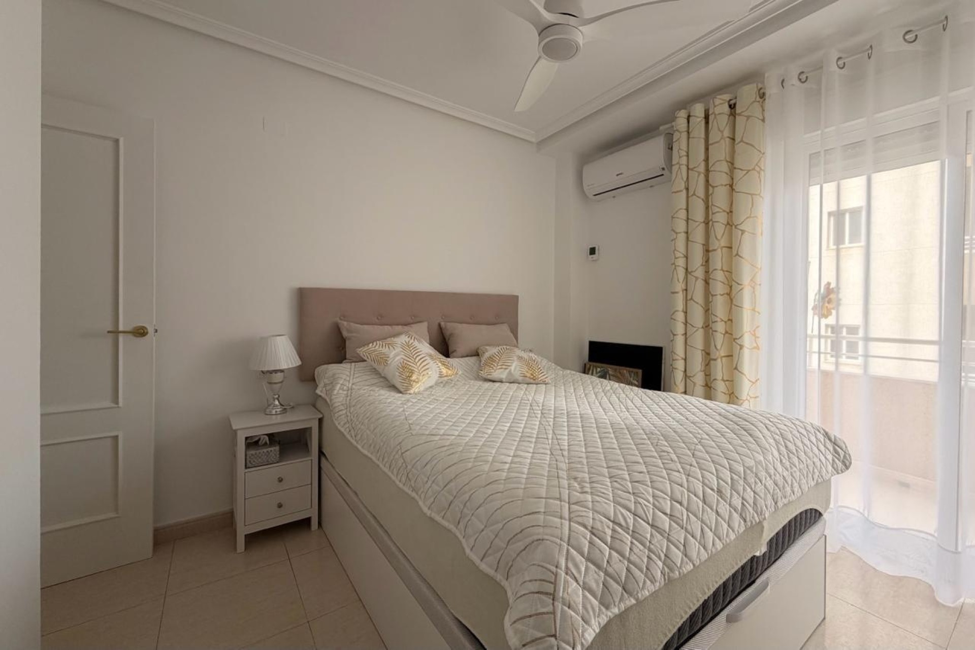 Venta - Apartamento / Piso -
Torrevieja - Center