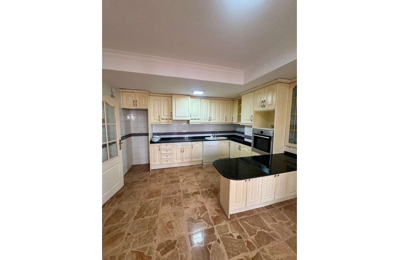 Venta - Apartamento / Piso -
Torrevieja - Center