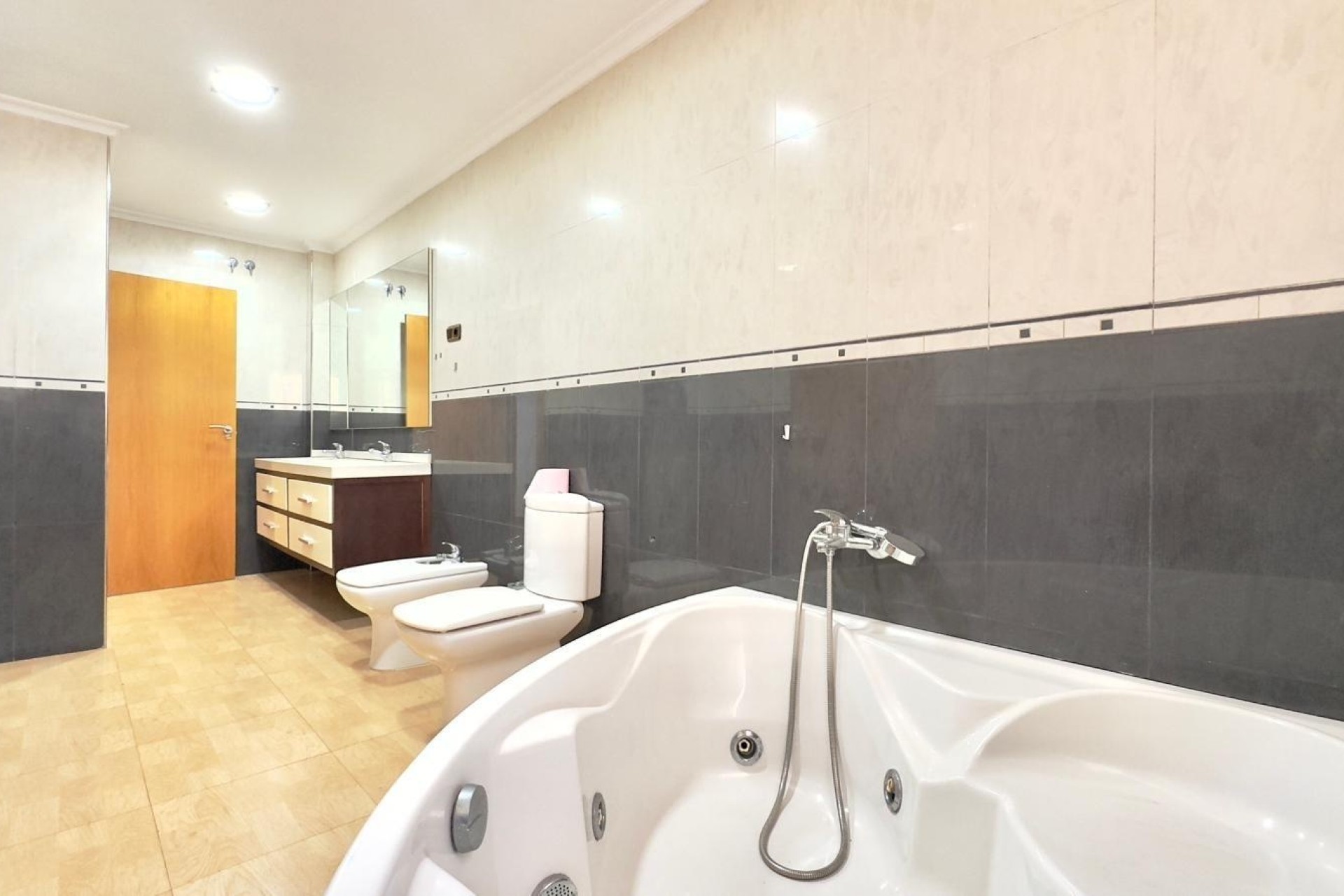 Venta - Apartamento / Piso -
Torrevieja - Center