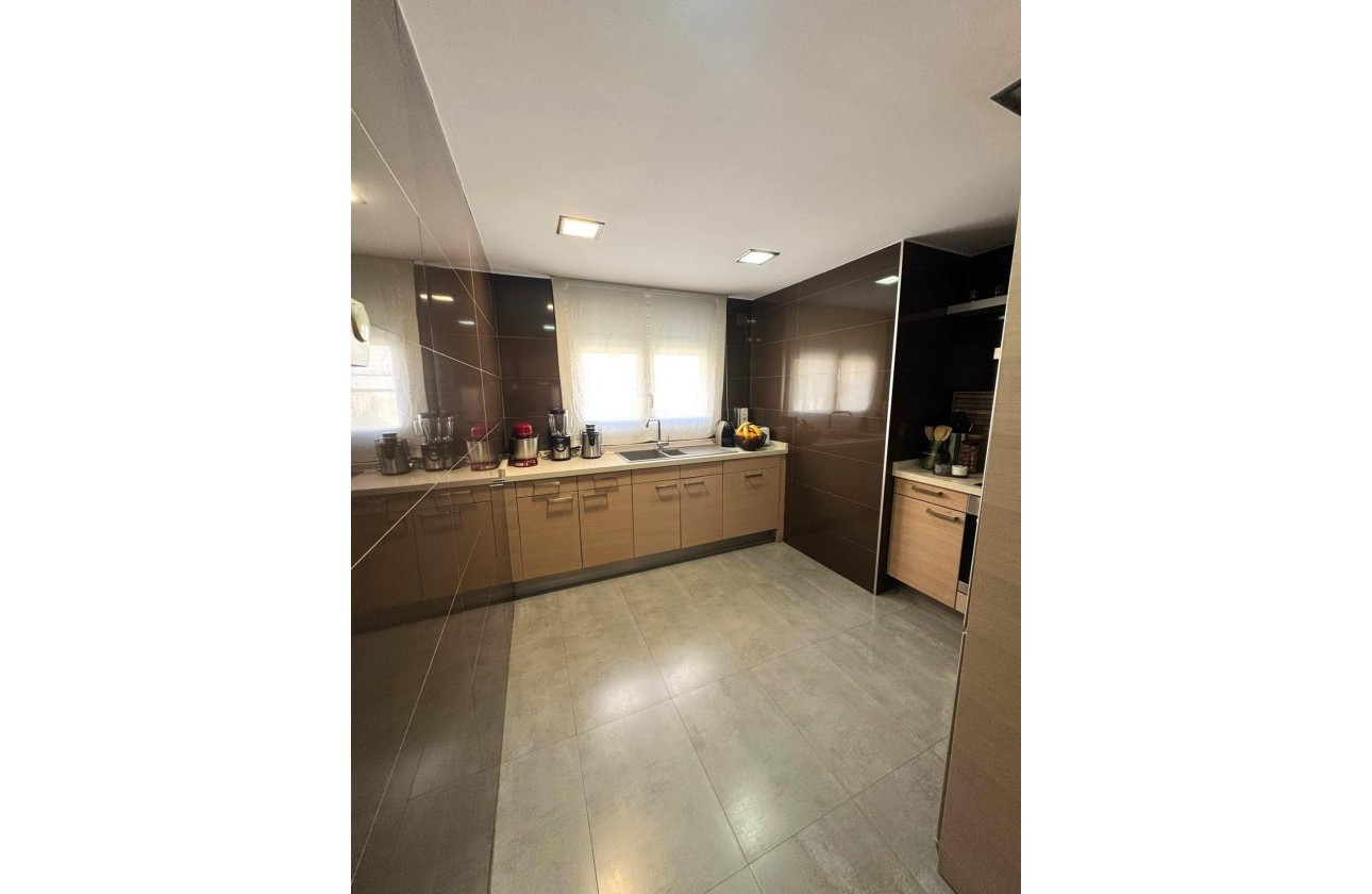 Venta - Apartamento / Piso -
Torrevieja - Center