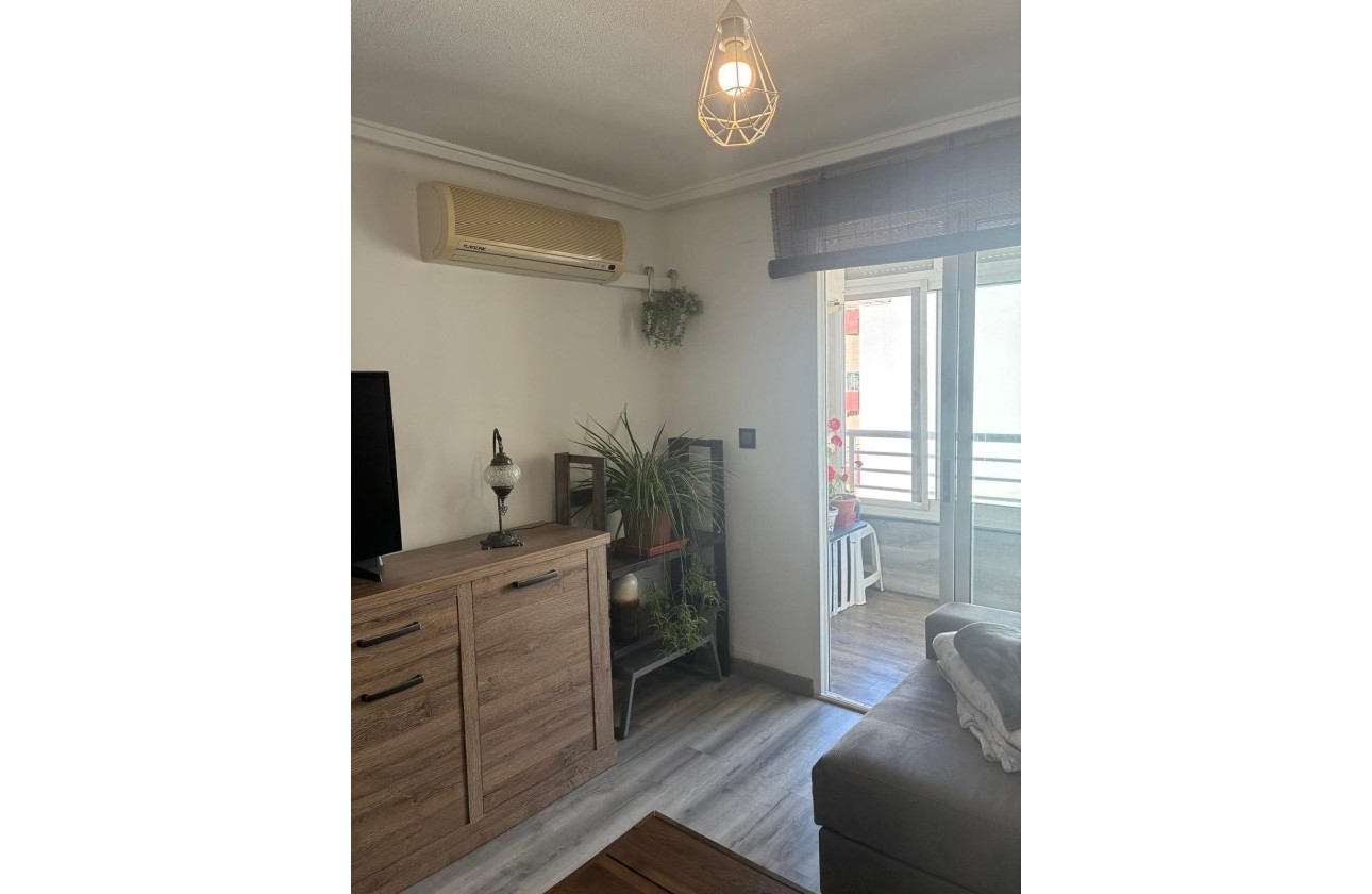 Venta - Apartamento / Piso -
Torrevieja - Center