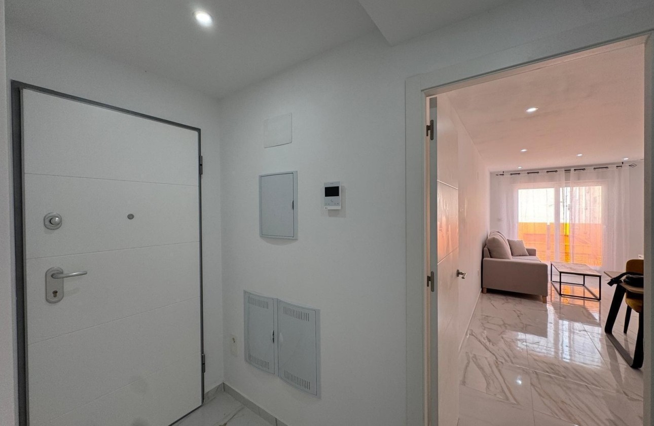 Venta - Apartamento / Piso -
Torrevieja - Center