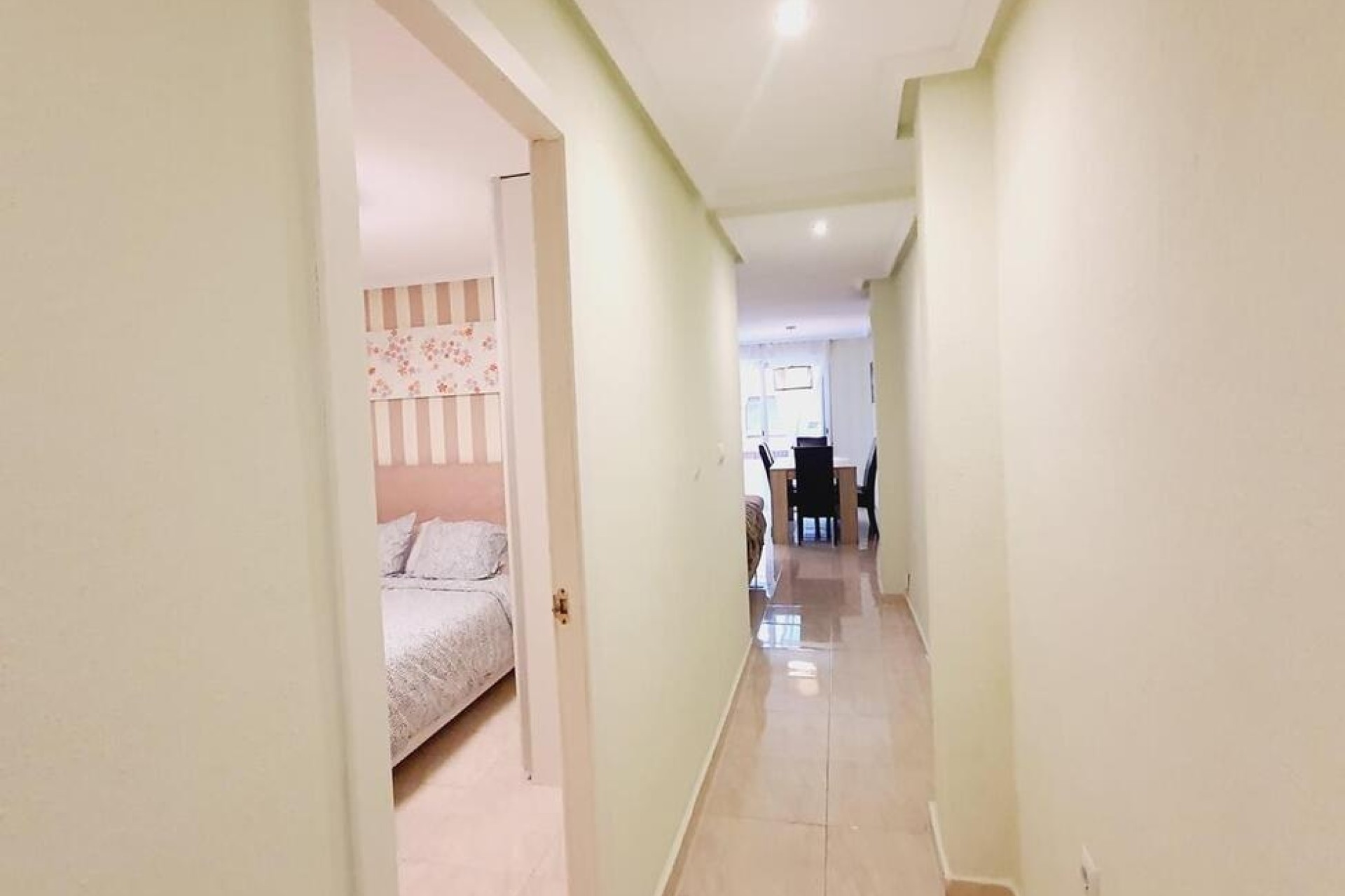 Venta - Apartamento / Piso -
Torrevieja - Center