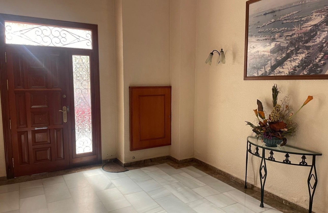 Venta - Apartamento / Piso -
Torrevieja - Center