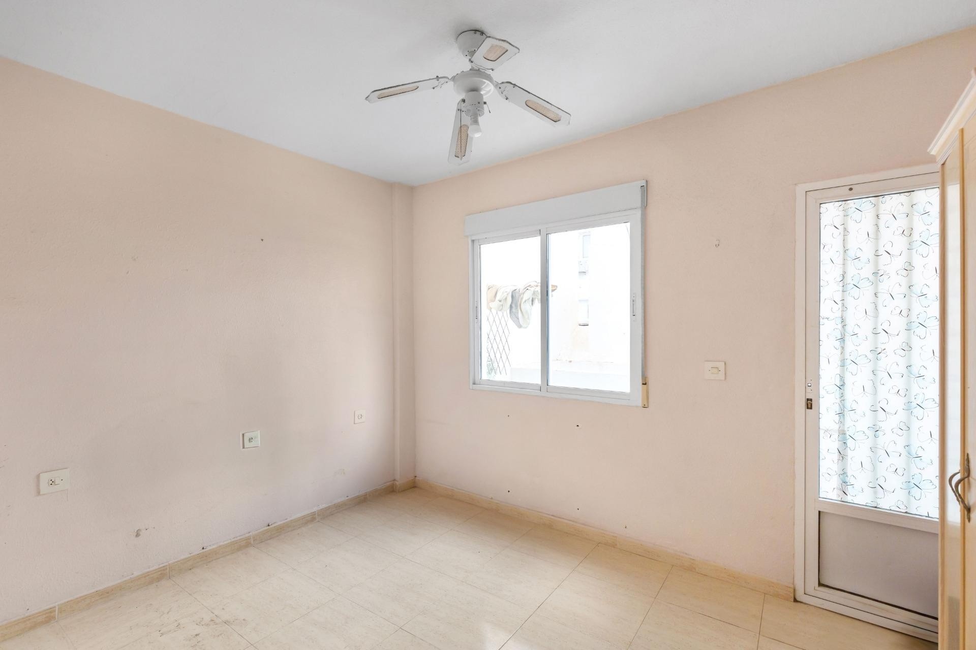 Venta - Apartamento / Piso -
Torrevieja - Centro - Muelle Pesquero